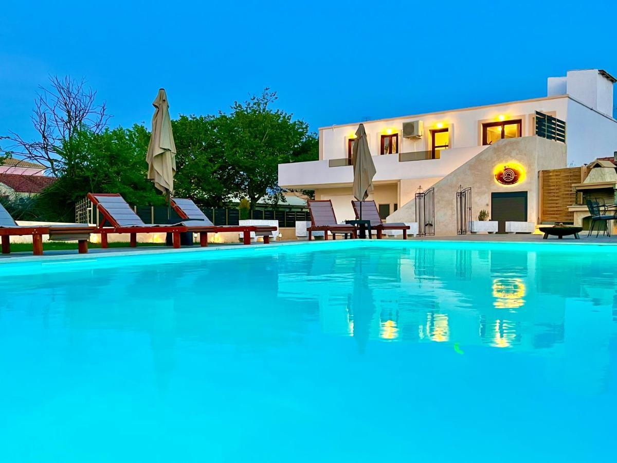 Beach Villa Verano With Private Pool By Dadovillas シダリオン エクステリア 写真